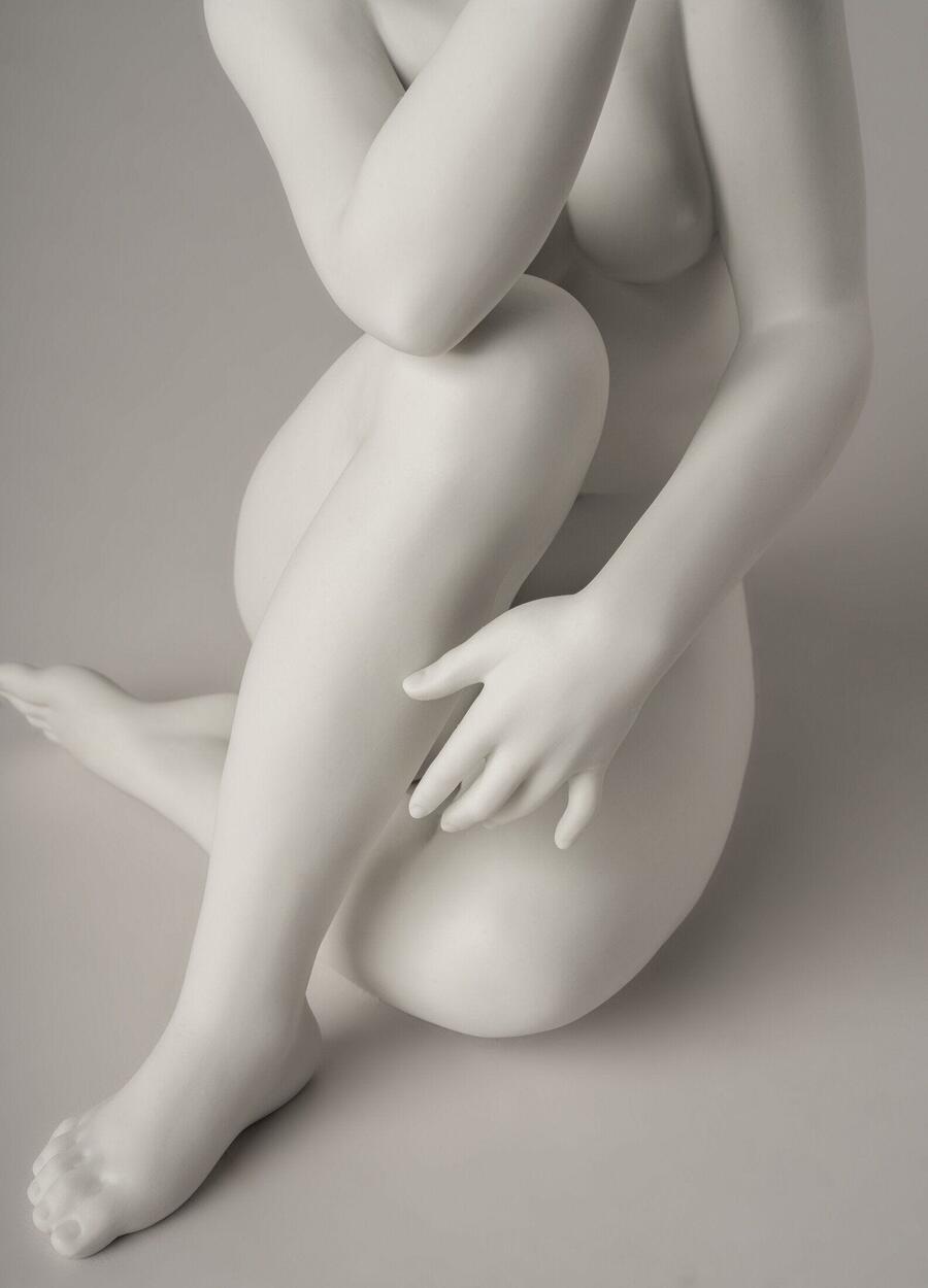 Lladró - Scultura “Calma Pura” – Eleganza in Porcellana Bianca Opaca