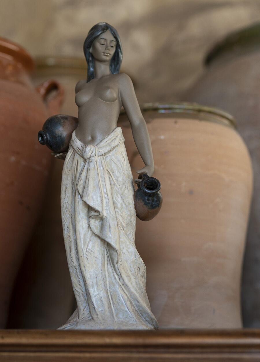 Lladró  - Scultura “Acquaiola” – Figura Femminile in Gres con Brocche d’Acqua