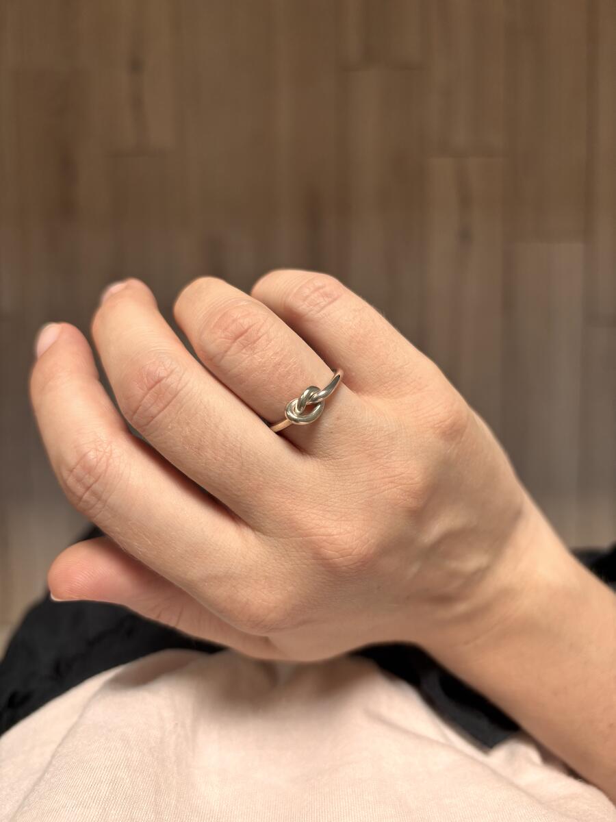 Anello nodo piccolo argento misura 10