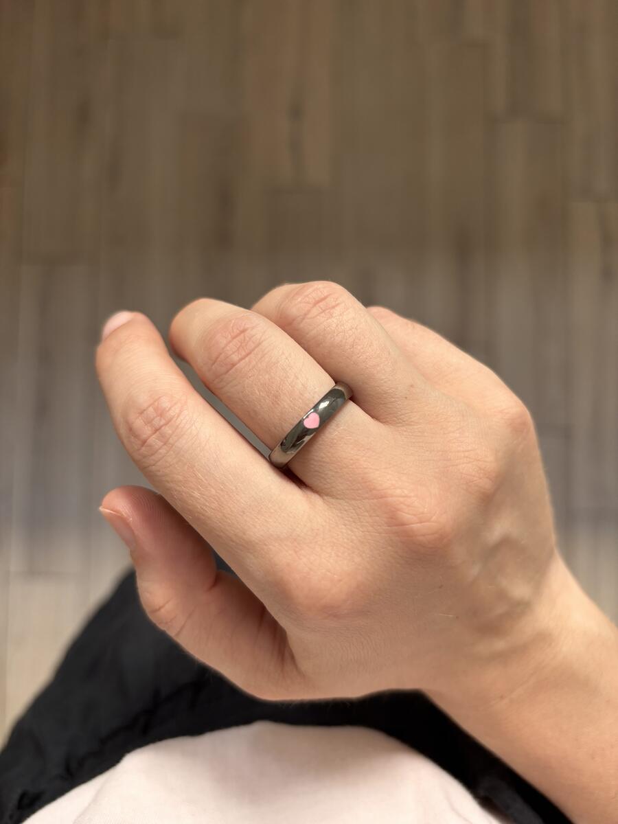 Fedina rodio nera e cuore smaltato rosa misura 13