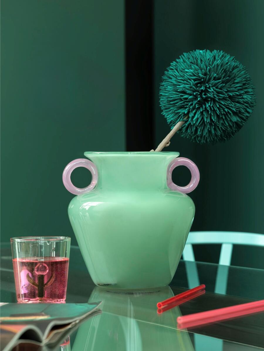 Henriette - Vaso Celadon con Manici Rosa in Vetro Sfumato | 20x21,5 cm Eleganza Creativa