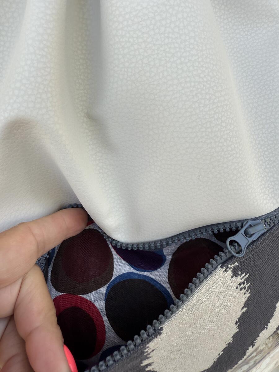 Zaino grigio e beige