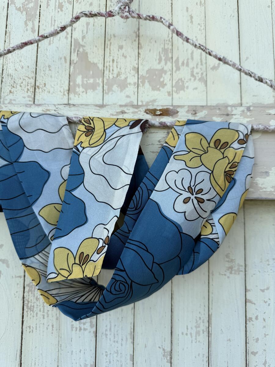 Sciarpa fiori blu avio
