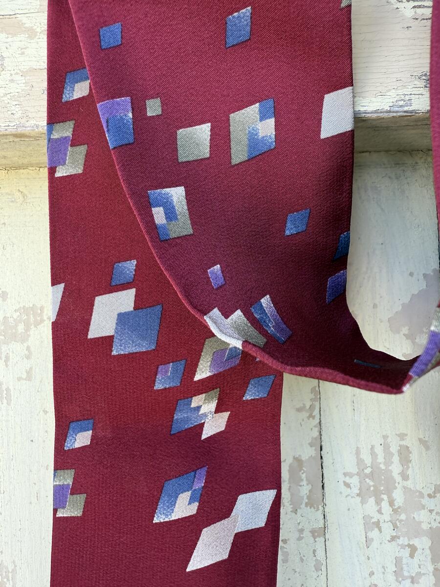 Sciarpa burgundy con quadri sparsi 