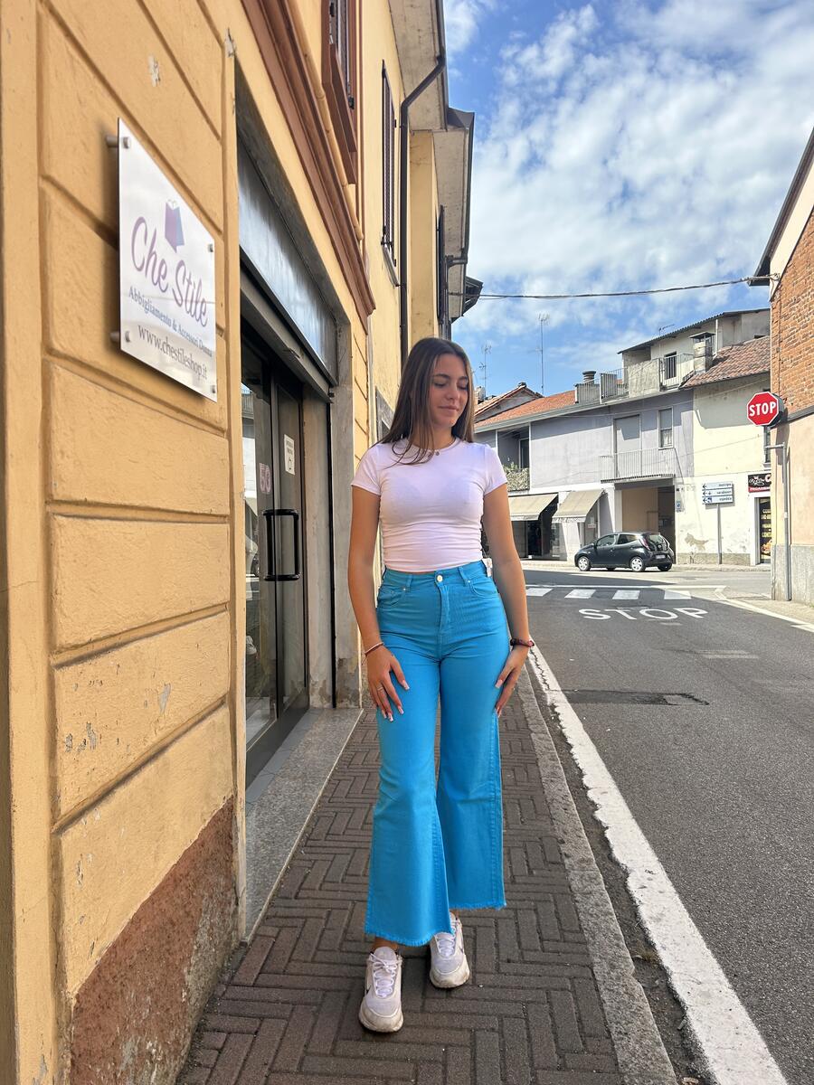 NOVITÀ Jeans wide leg taglio vivo turchese