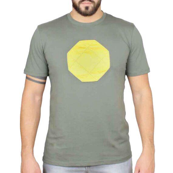 T-shirt uomo verde con ottagono giallo