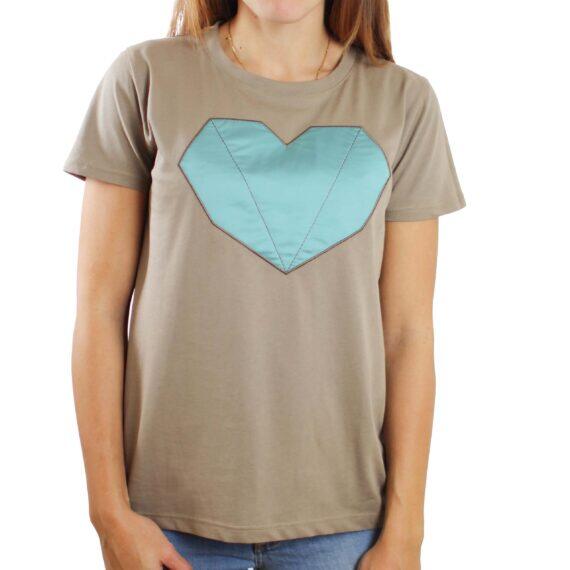 T-shirt donna beige con cuore celeste