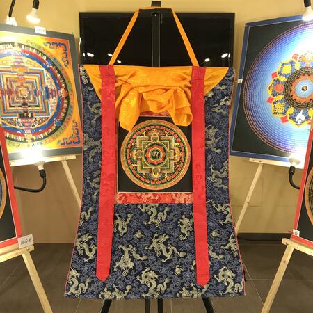 Thangka in Broccato - Dipinti riportati su seta decorata - differenti stili