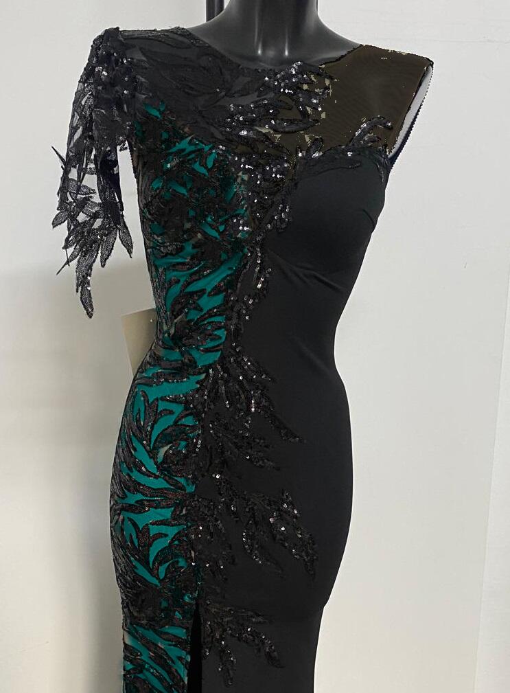 0944V Abito lungo moitié con spacco in crepe elastica con parte a contrasto in tulle foderato ricamato con paillettes