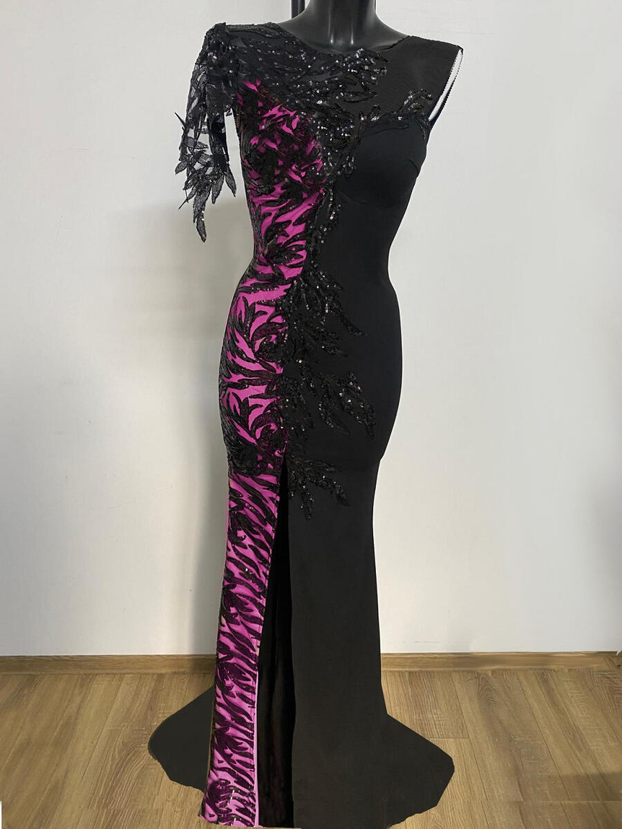 0944F Abito lungo moitié con spacco in crepe elastica con parte a contrasto in tulle foderato ricamato con paillettes