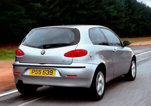 Alfa Romeo 147 2 VOLUMI 3-5 porte dal 01/00 SFILABILE