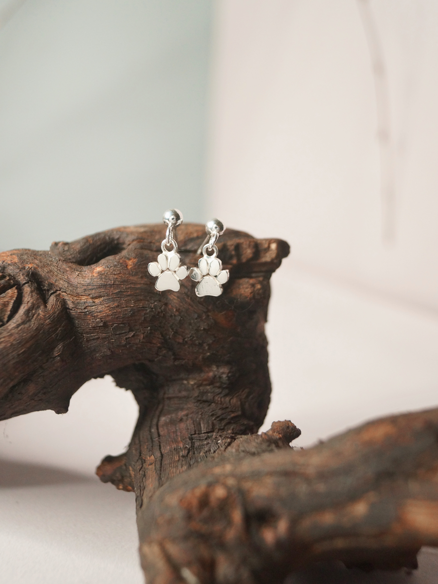 Paw, aretes