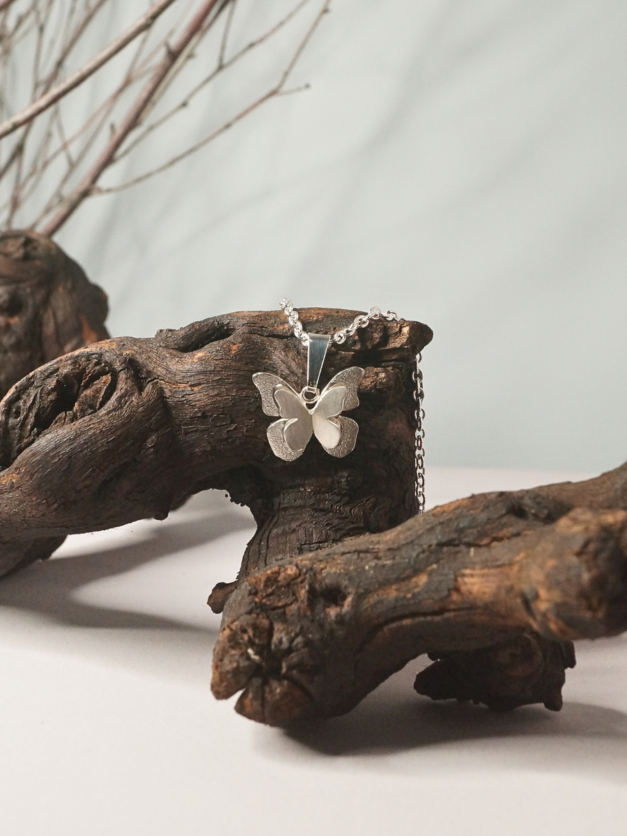 Farfalla, Collar