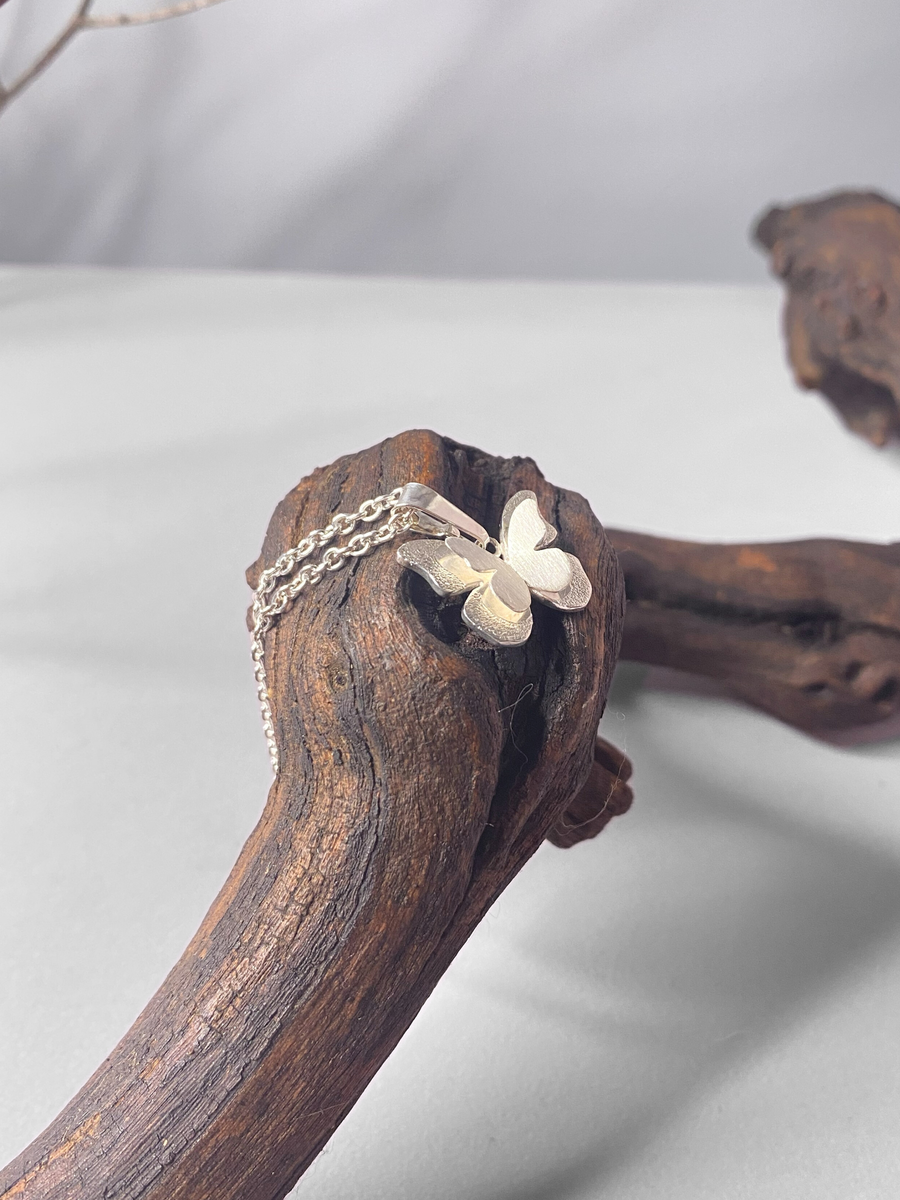 Farfalla, Collar