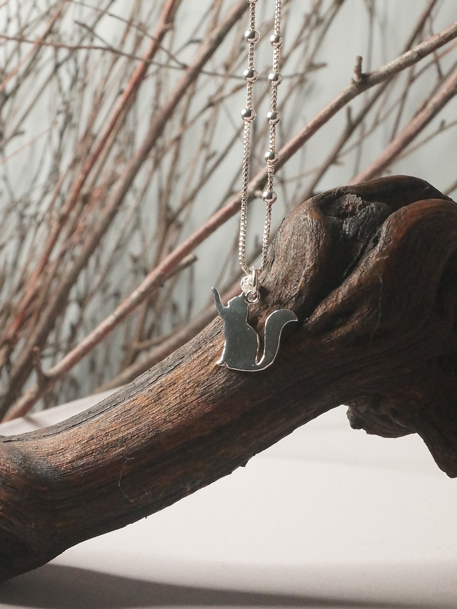 Gattino Giocherellone, Necklace
