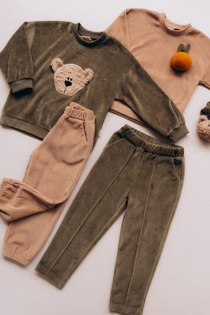 Pantaloni in Velluto per Bambini – Cotone Biologico GOTS | Comfort & Stile Naturale - Foglia di tè
