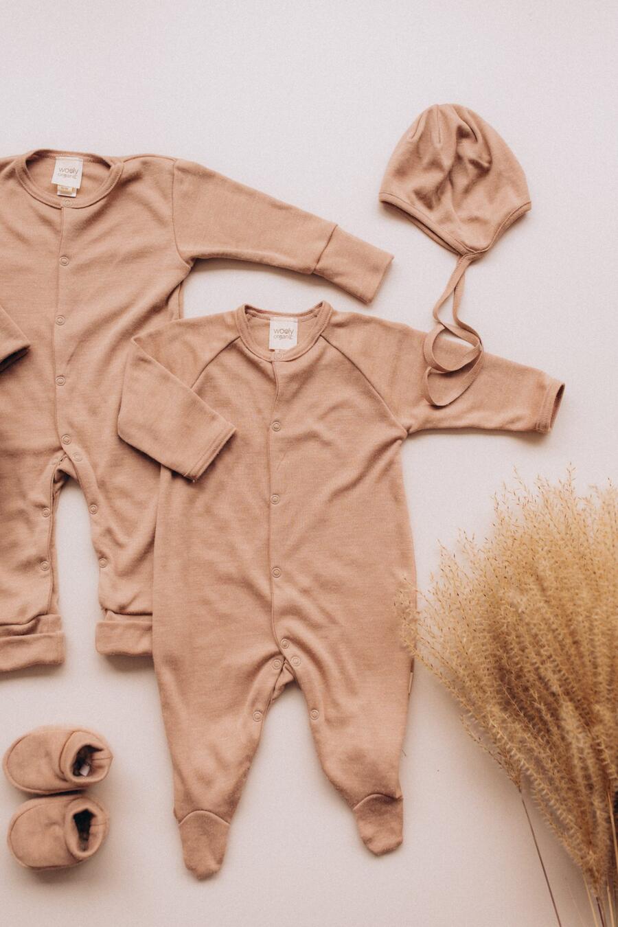 Tutina Notte in Lana Merino e Seta con Piedini – Calore Naturale per Neonati