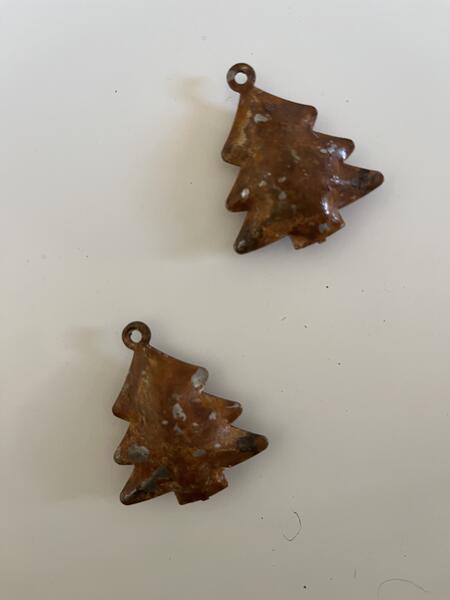 Set di 2 campanelli decorativi a forma di albero di Natale – Effetto ruggine vintage