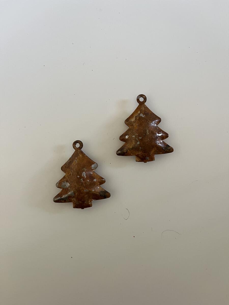 Set di 2 campanelli decorativi a forma di albero di Natale – Effetto ruggine vintage
