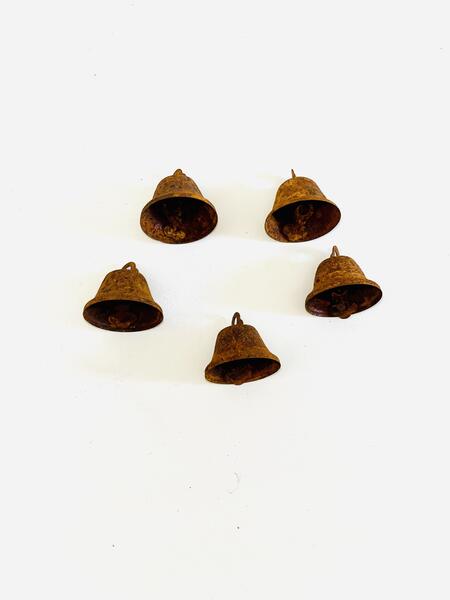 Set di 4 campanelli in metallo arrugginito – Effetto vintage rustico