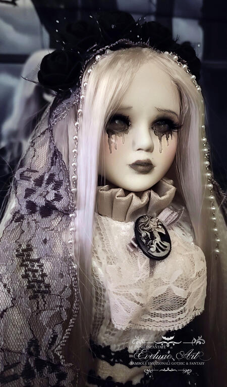 Eira Bambola in porcellana goth vittoriana