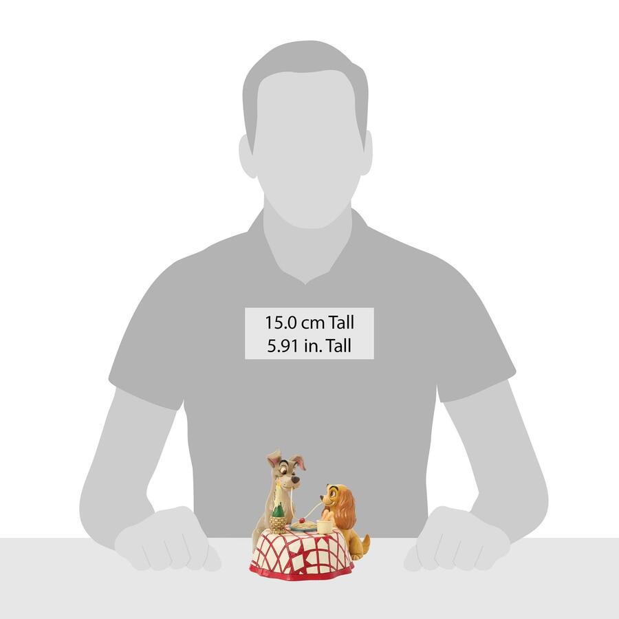 Enesco - Natale 2025 - Lilli e il Vagabondo – Scena degli Spaghetti “Cena per Due” Statuetta Jim Shore Disney Traditions