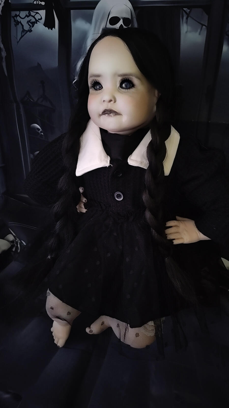 Mercoledi Addams  pezzo unico in porcellana e stoffa
