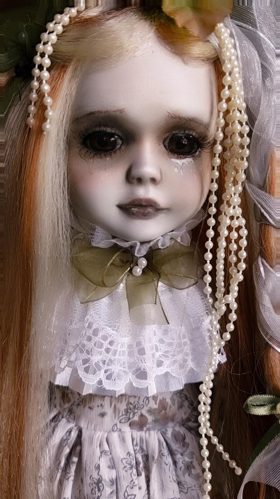 Giada Bambola in porcellana Creepy