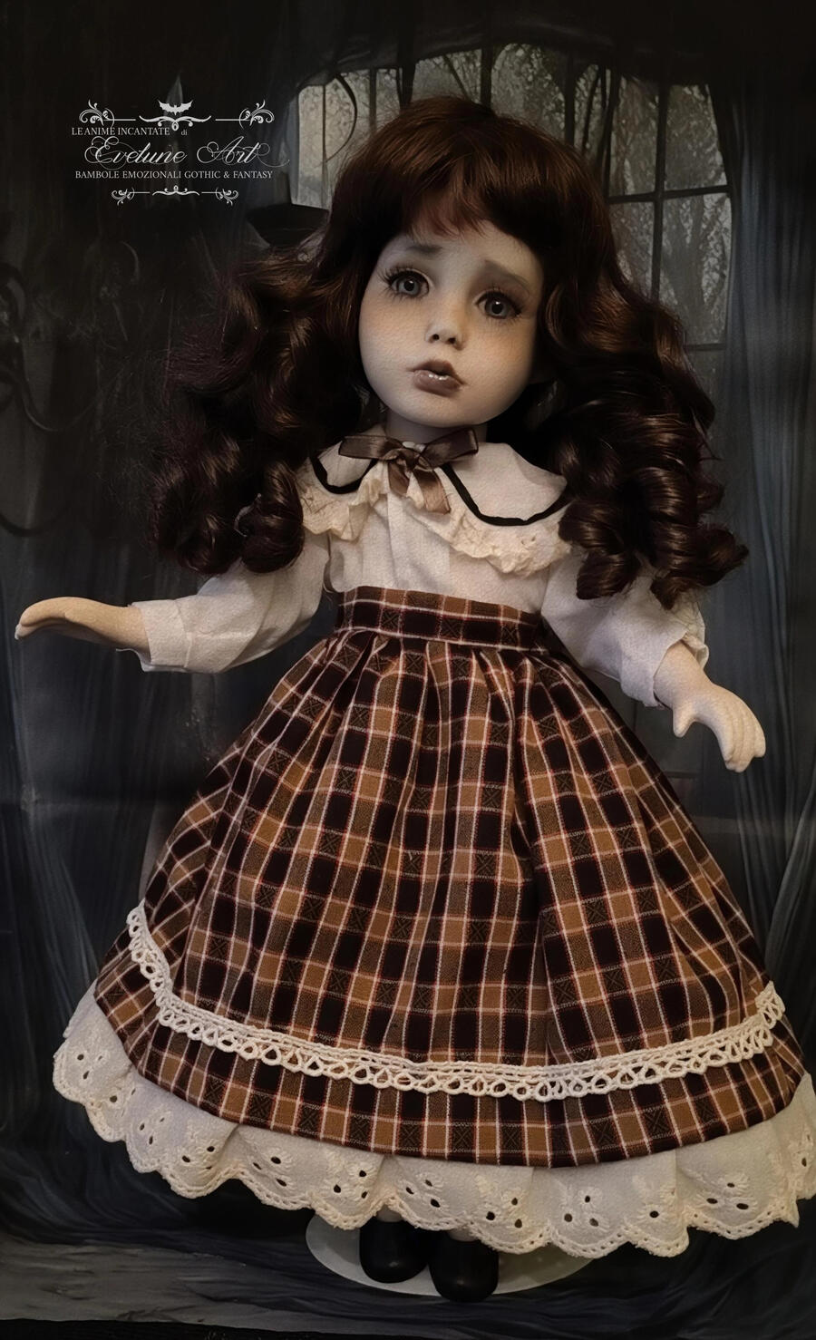 Emily Whitmore Bambola in porcellana Creepy