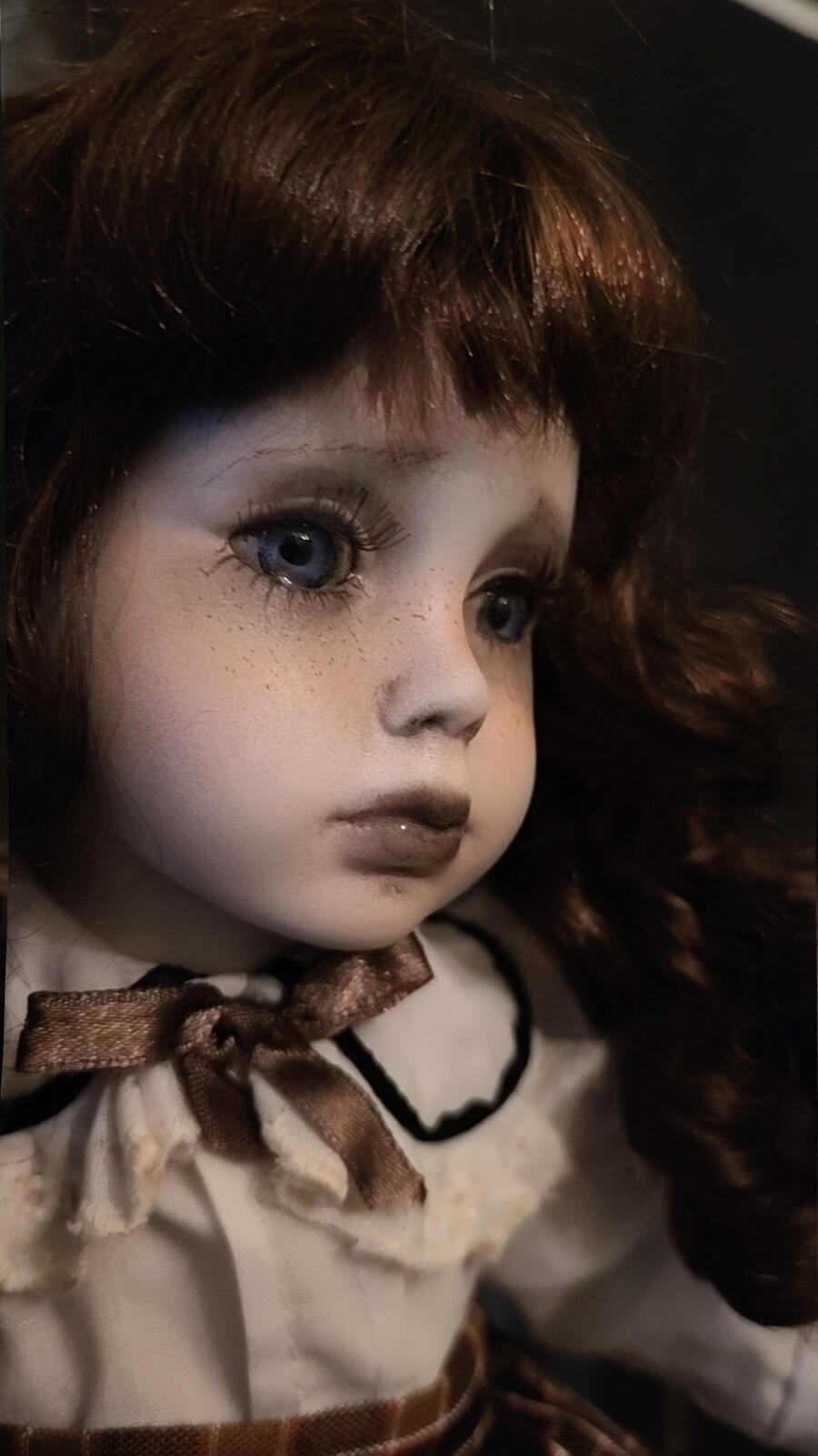 Emily Whitmore Bambola in porcellana Creepy