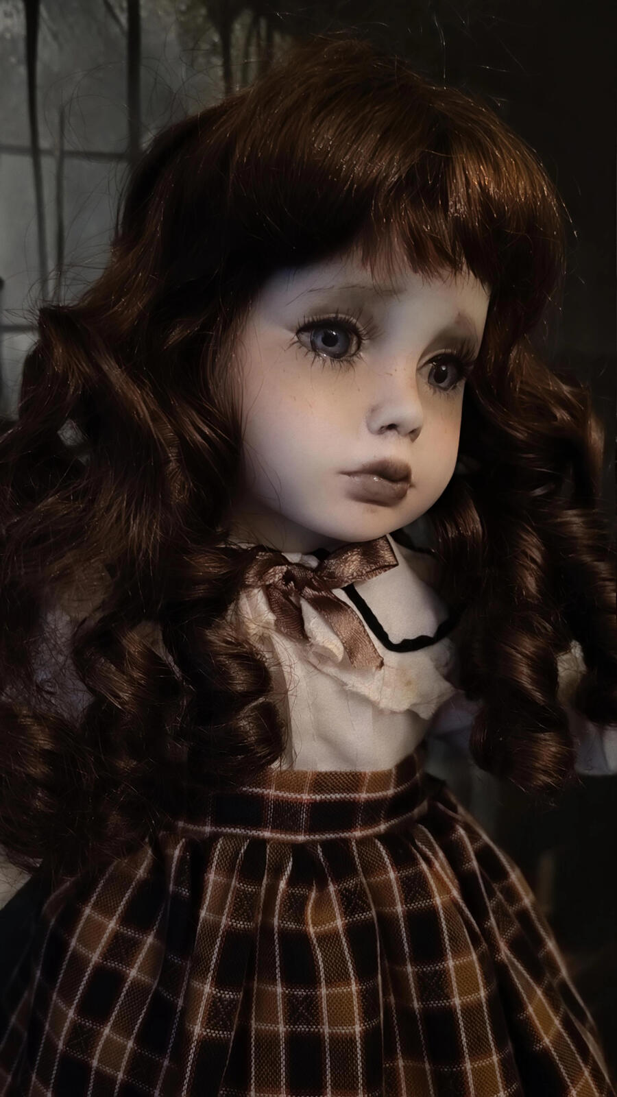 Emily Whitmore Bambola in porcellana Creepy