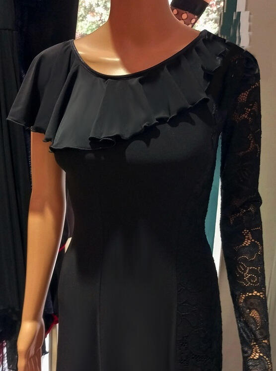 Dress with lace panels and sleeves in technical jersey U361C