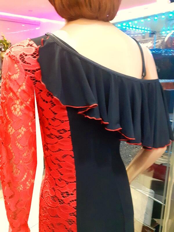 Dress with lace panels and sleeves in technical jersey U361C