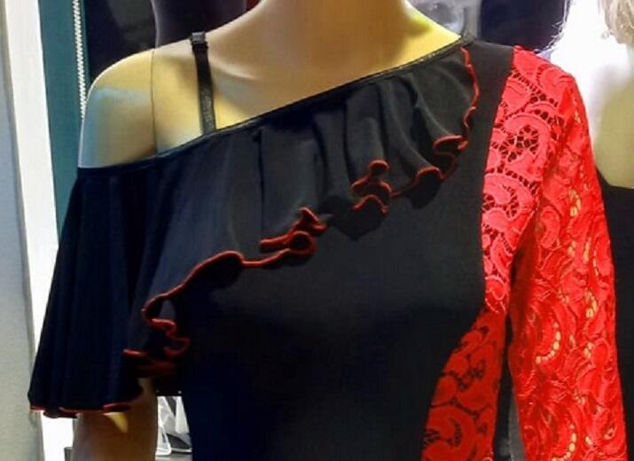 Dress with lace panels and sleeves in technical jersey U361C