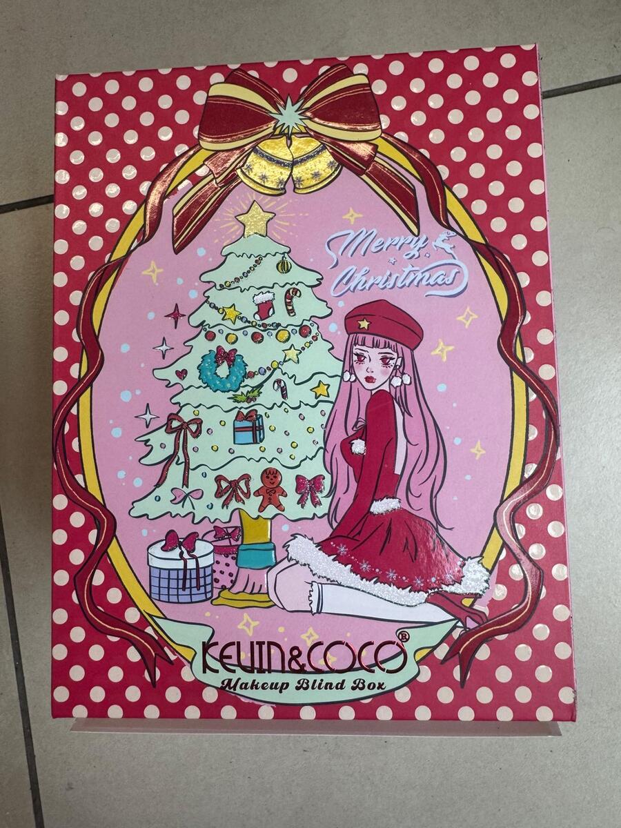 KEVIN & COCO MERRY CHRISTMAS MAKE UP BLIND BOX