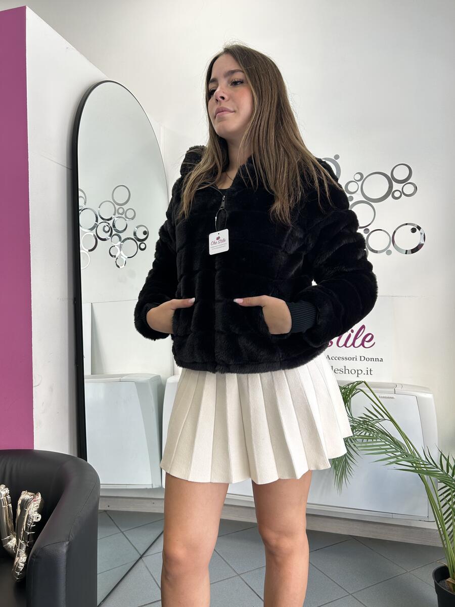 NOVITÀ Eco pelliccia con zip e cappuccio