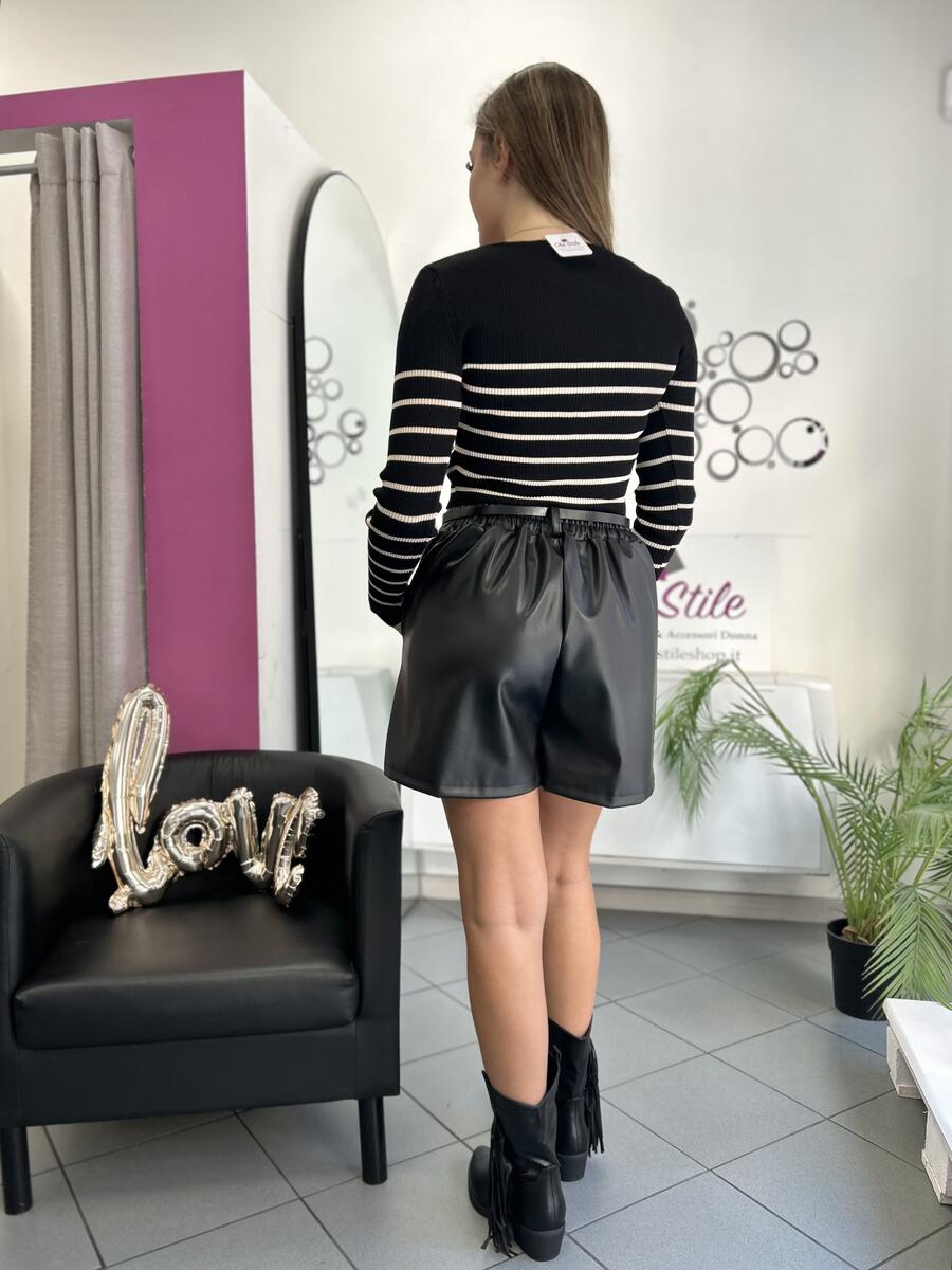 NOVITÀ Shorts in eco pelle con cintura