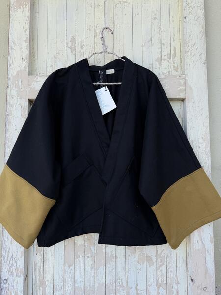 Kimono nero e ocra