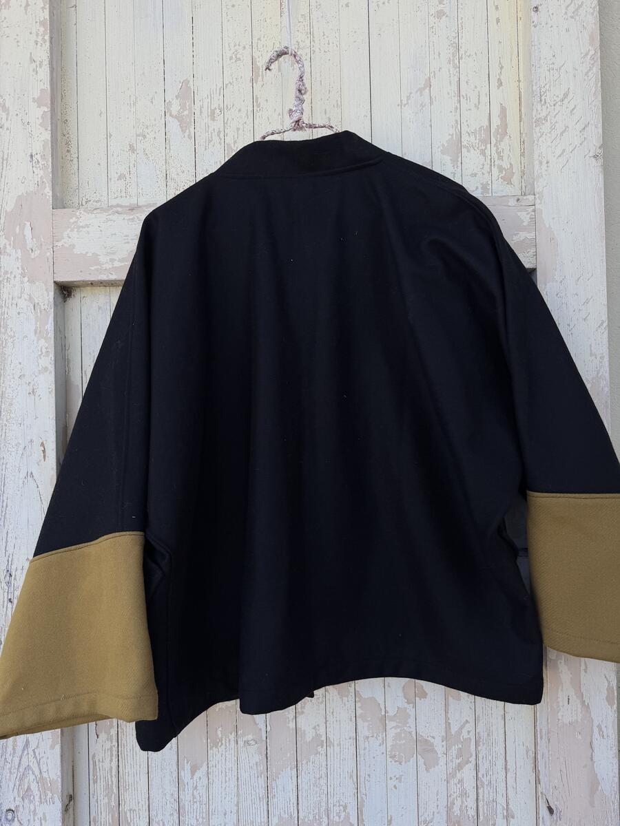 Kimono nero e ocra