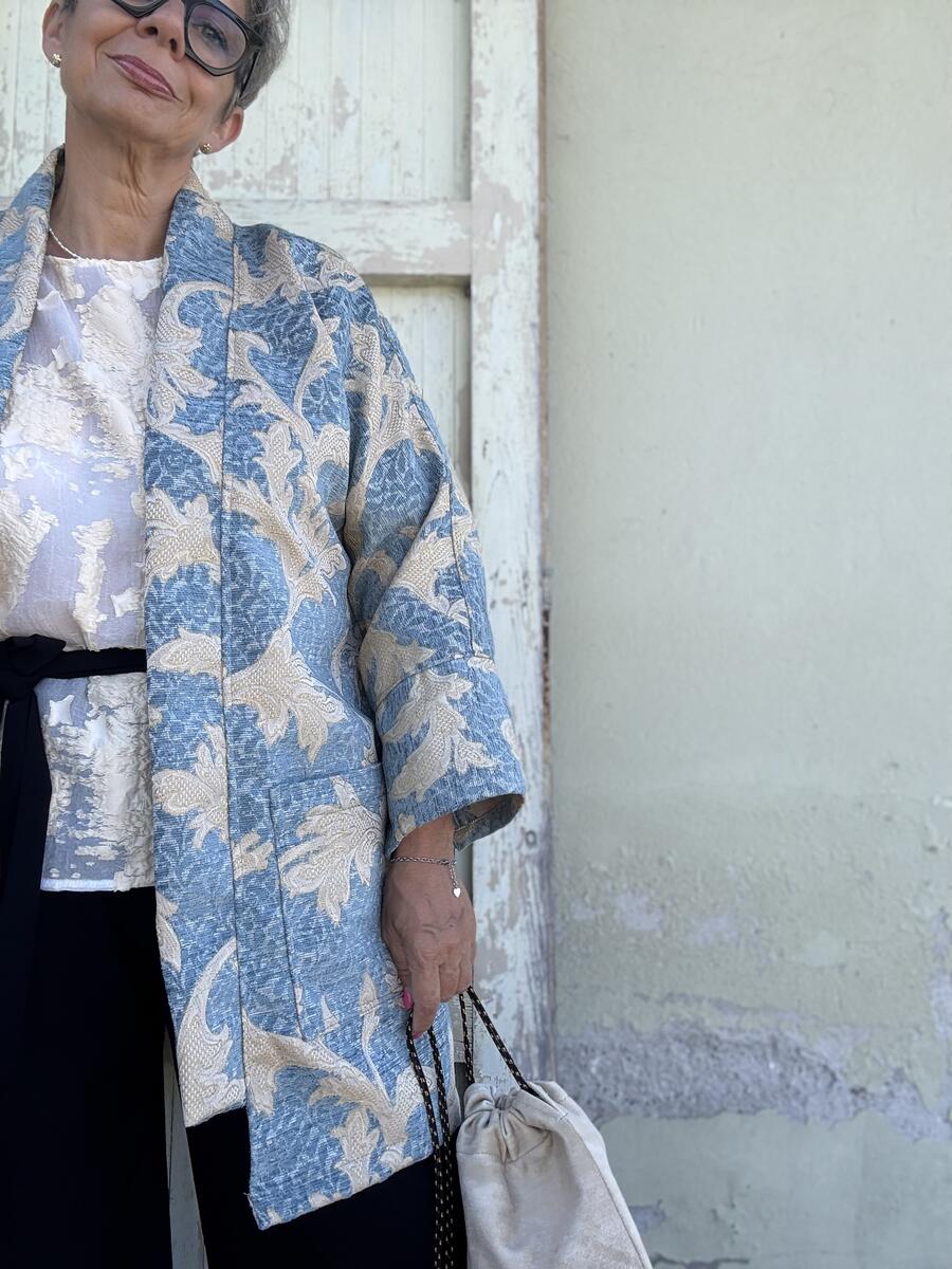 Kimono azzurro e beige