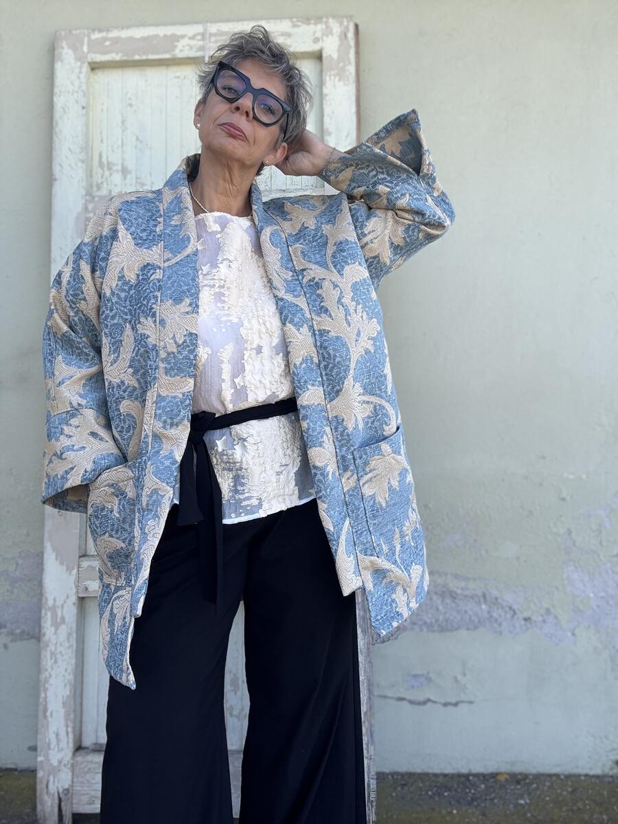 Kimono azzurro e beige