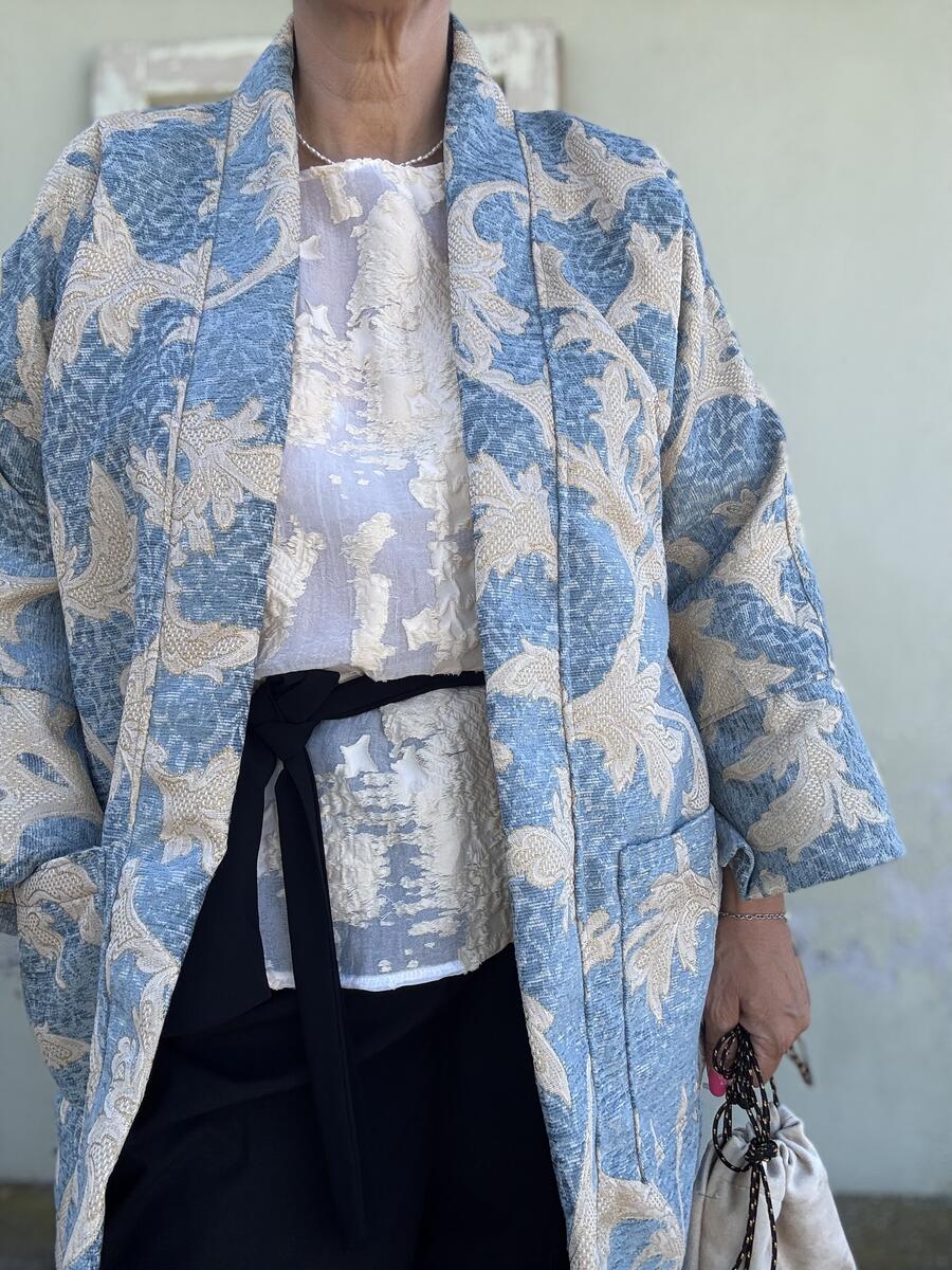 Kimono azzurro e beige
