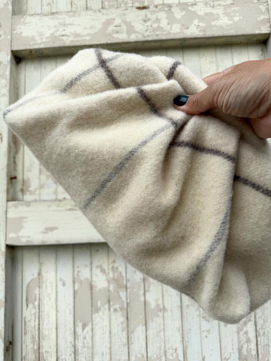 Soft bag bianco burro a quadri neri