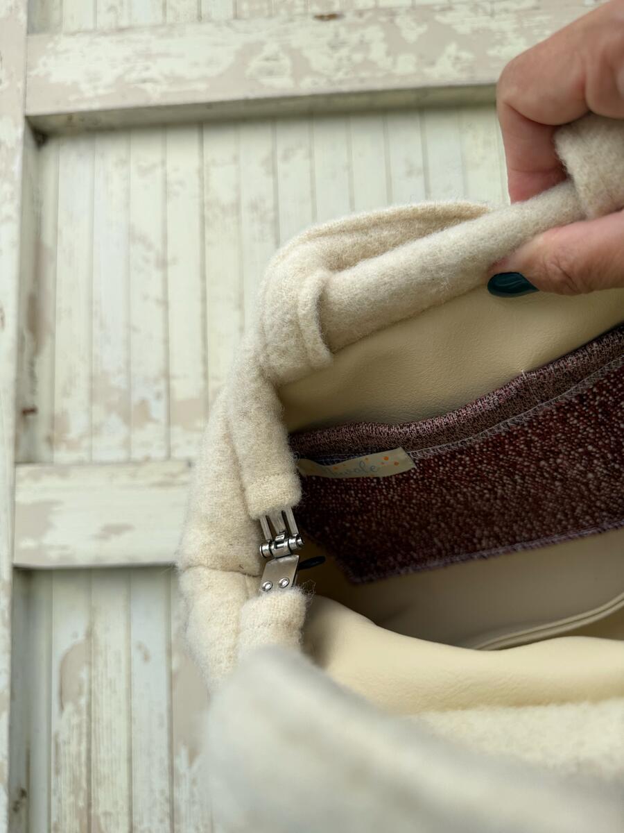 Soft bag bianco burro a quadri neri