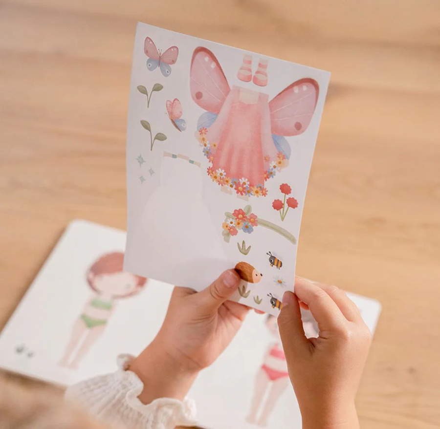 Libro Dress me up con stickers - Rosa & Friends