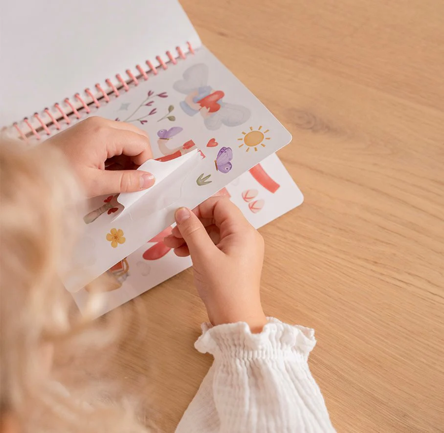 Libro Dress me up con stickers - Rosa & Friends