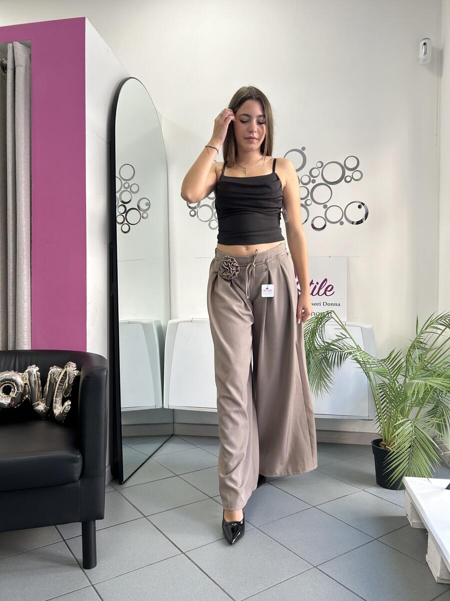 NOVITÀ Pantalone effetto gonna con spilla