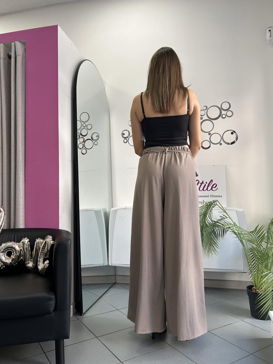 NOVITÀ Pantalone effetto gonna con spilla