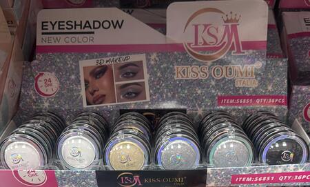 KISS OUMI EYESHADOW 3D MAKE UP
 [Conf.da 36 pezzi]