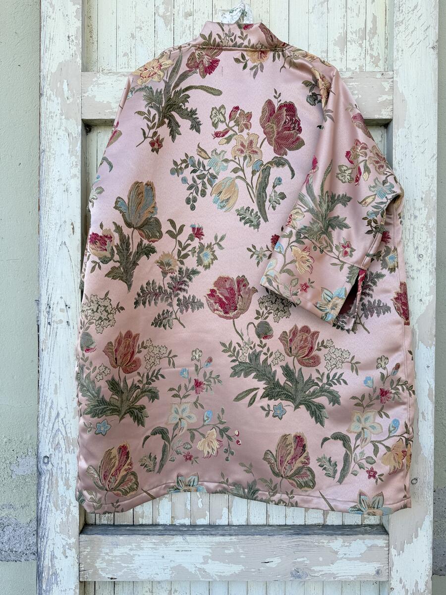 Kimono fiori su base rosa antico